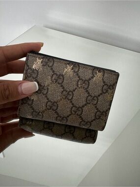 Gucci GG Supreme Bee Compact Wallet